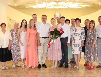 Семейной жизни яркий юбилей: серебряную свадьбу отпраздновала семья Бубен из Мостов