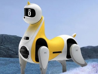 В Китае впервые показали робота-лошадь, на которой можно прокатиться верхом