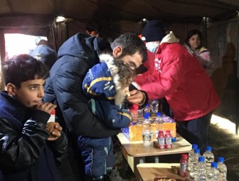Мостовчане передали гуманитарную помощь беженцам на границе