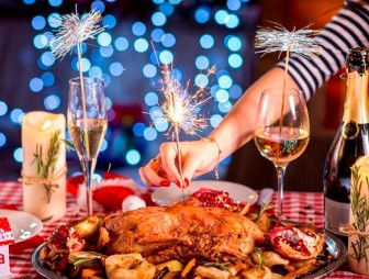 Как встретишь, так и проведешь? Психологи развеяли популярный миф о праздновании Нового года