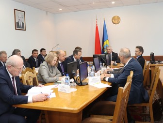 Взаимовыгодное партнёрство: руководство Мостовского района приняло участие в рабочей встрече альянса «5+» в Зельве