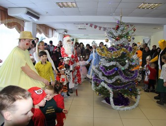 Радостным и весёлым был новогодний утренник для детей работников ОАО «Мостовдрев»