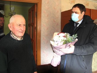 Доброта и участие – вот те качества, которые, по мнению 90-летнего ветерана труда из Подборан Константина Якубчика, всегда помогали людям в трудные времена