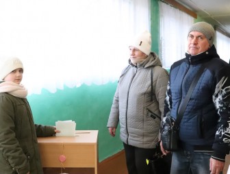 На референдум – всей семьёй. Мостовчане активно подключились к акции Белорусского союза женщин