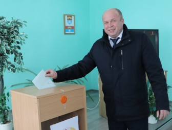 Председатель Мостовского райисполкома Андрей Санько сделал свой выбор на референдуме по Основному Закону