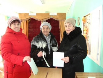 За будущее страны, за нашу Беларусь! Активно голосуют жители  агрогородка Дубно и окружающих деревень