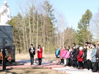 Ожоги на сердце Беларуси. В Мостовском районе проходят памятные мероприятия ко Дню памяти жертв Хатыни