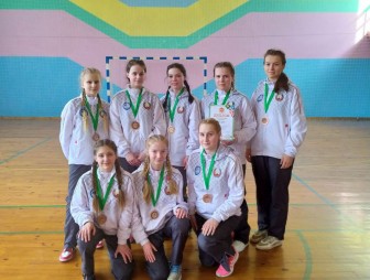В Мостах прошли соревнования по волейболу среди девушек. Мостовчанки взяли бронзу