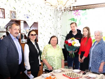 Представители ОАО «Мостовдрев» чествовали ветерана производства, орденоносца Марию Сергееву