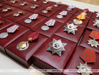 Ордена, медали, почетные звания. Госнаград удостоены 75 представителей различных сфер деятельности