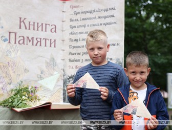 Выставка БЕЛТА 'Судьбы, сложенные в треугольник' стала частью 'Славянского базара' в Витебске