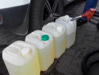 В Мостовском районе механизатор похитил 280 литров горюче-смазочных материалов