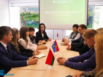 Беларусь молодая, успешная, единая. Диалоговой площадкой с участием работающей молодёжи на Мостовщине стартовала Неделя народного единства