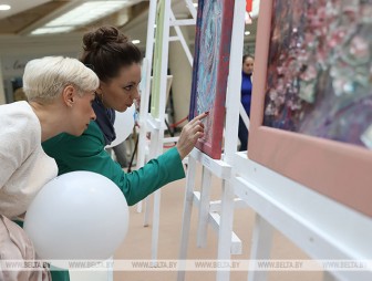 Первую экспозицию выставки 'Ее рук дело' представили в Минске
