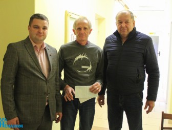 Прапорщик милиции в отставке Владимир Кадач получил материальную помощь в рамках акции «Не забыт своим коллективом»