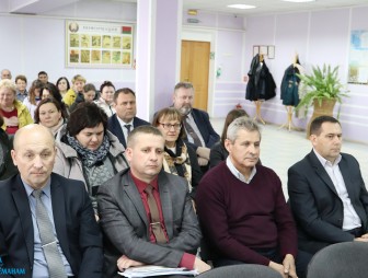 О важных аспектах жизни страны вели диалог с населением Мостовского сельсовета представители власти
