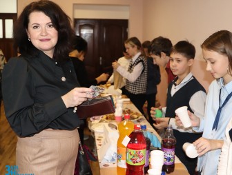Как прошла благотворительная ярмарка в средней школе №2 г. Мосты?