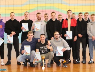 В Мостах определили победителя Кубка района по волейболу