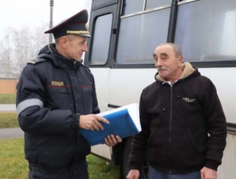 Участковые инспектора милиции Мостовского РОВД осуществляют еженедельный приём граждан