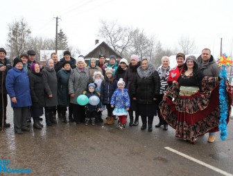 Жители деревни Пилки Мостовского района празднуют Колядки