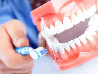 Специалист Мостовского райЦГЭ рассказывает, как правильно ухаживать за зубными протезами