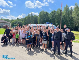 Детские  оздоровительные лагеря «Неманский» и «Пацевичи» посетили сотрудники Мостовского РОВД