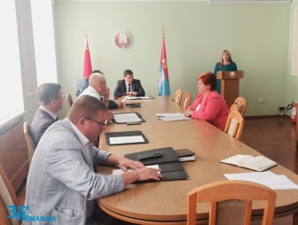 На заседании президиума Мостовского районного Совета депутатов рассмотрели ряд актуальных вопросов