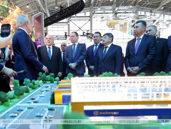 Головченко с коллегами из стран СНГ осмотрел экспозицию международной выставки-форума 'Россия'