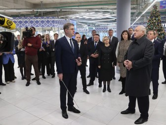 Лукашенко предложил строить торговые центры с белорусской продукцией в городах России