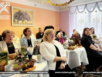 В рамках акции «От всей души» Председатель ГТК посетил пожилых людей из территориального центра социального обслуживания населения Ошмянского района