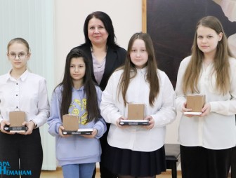 Поздравления и подарки: в Мостовской ДШИ наградили победителей детского конкурса «Бизнес глазами детей»