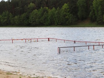 В Мостах началась подготовка к купальному сезону