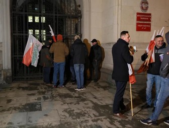 Польские фермеры провели ночную акцию протеста в здании Минсельхоза