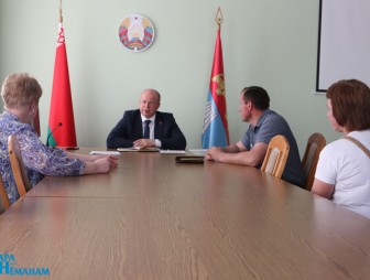 Председатель Мостовского райисполкома провёл приём граждан