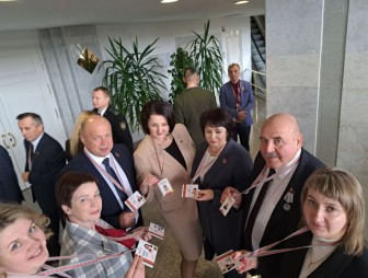 Много известных людей сегодня собрались, чтобы обсудить важные вопросы и принять стратегические для Республики Беларусь решения