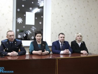 В Мостовской агрохимлаборатории вели разговор о выборах и противодействии экстремизму