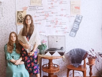 В стенах школьной библиотеки ГУО «Средняя школа № 5 г. Мосты имени Василия Леонтьевича Володося» развернулась уникальная ретро-выставка под названием «Квартира в годы ВОВ»