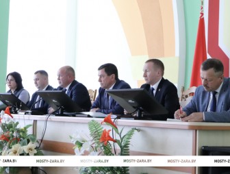 От уборки к качеству жизни – принципиальный разговор о наведении порядка на земле и благоустройстве состоялся в Мостовском райисполкоме