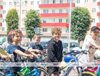 Самые ловкие и креативные велолюбители собрались на велокарнавале VIVA РОВАР в Мостах