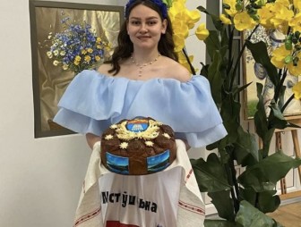 Мостовчанка Екатерина Езерская в составе команды области приняла участие в республиканском конкурсе молодёжных проектов БСЖ «Дзявочы вянок міру»