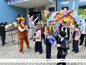 Ярко и красочно прошёл фестиваль «Казка.BY» в мостовской библиотеке