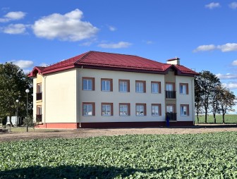 С заботой о своих работниках: в деревне Радевичи ЗАО «Гудевичи» реконструировало школу в жилой дом