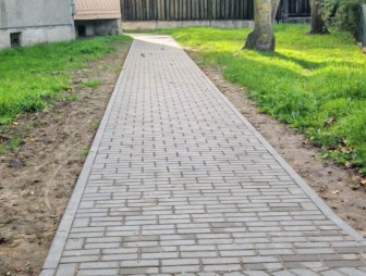 В рамках Года благоустройства: пешеходная дорожка по улице Зелёной в Мостах обновлена