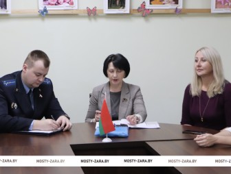 И доступно, и оперативно: в Мостах прошёл профсоюзный приём и правовое просвещение