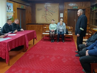 Работа есть – нужно желание трудиться. В Песках безработным предложили выбор