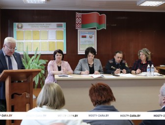 Труд – лучшая профилактика: на выездном заседании наблюдательной комиссии Мостовского райисполкома обсудили работу с не занятыми в экономике и ведущими асоциальный образ жизни