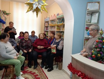 Ни дня без книги: как в Гудевичах любовь к печатному слову объединила представителей «золотого» возраста