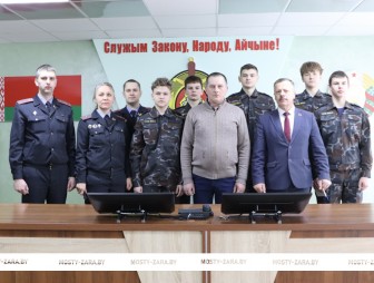 Урок мужества для «Витязей»: члены военно-патриотического клуба Мостовского РОВД встретились с воином-интернационалистом