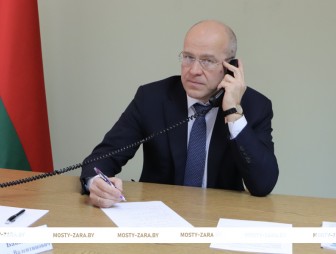 Сенатор Валентин Байко провёл приём граждан и прямую телефонную линию в Мостовском райисполкоме