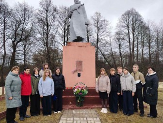 У братской могилы советских воинов и жертв фашизма в деревне Щара состоялся митинг